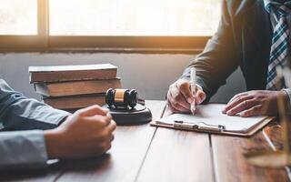 advogados dar adendo sobre julgamento, acordos, justiça cliente foto