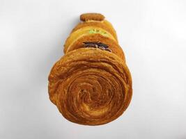 cromboloni, Novo Iorque lista croissant com uma variedade do molho coberturas, isolado branco fundo. foto