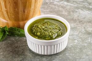 caseiro vegetariano manjericão pesto molho foto