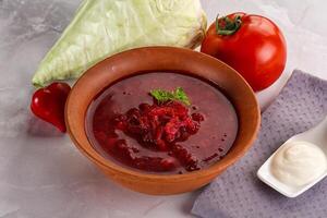 borsch sopa com repolho e beterraba foto