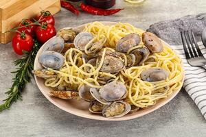 italiano massa - espaguete vongole com mexilhão foto