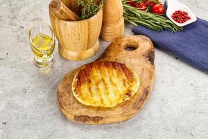 grelhado grego tradicional queijo - haloumi foto