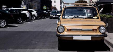 Minsk, bielorrússia, janeiro 25, 2024 - frente Visão do uma retro carro foto