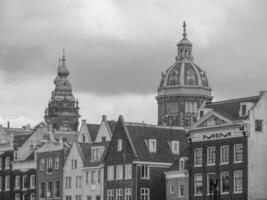 a cidade de amsterdã na holanda foto