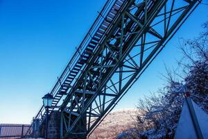 funicular dentro Salzburg dentro Áustria em uma lindo inverno dia. festungsbahn. foto