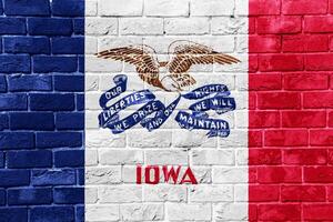 bandeira do iowa Estado EUA em uma texturizado fundo. conceito colagem. foto
