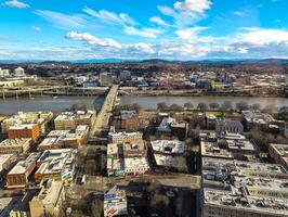 Visualizações do Portland a partir de uma Alto ponto dentro a cidade. Visão a partir de a janela do a Portland cidade grade frutos do mar restaurante. foto