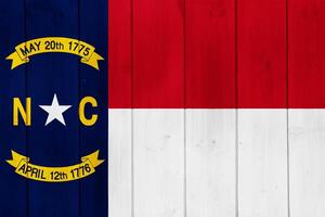 bandeira do norte carolina Estado EUA em uma texturizado fundo. conceito colagem. foto