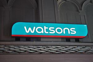 Bangkok, Tailândia setembro 14, 2023 Watsons placa. Watsons é uma famoso hong kong saúde Cuidado e beleza Cuidado cadeia loja, fundado dentro 1828. foto