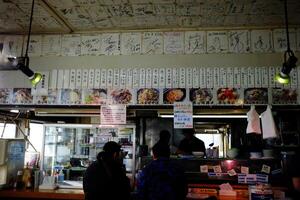 tomakomai, Japão novembro 16 2019 Marutoma cantina às tomakomai porta. isto é uma famoso local restaurante dentro tomakomai Hokkaido, Japão. foto