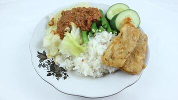 pecel é uma tradicional indonésio Comida foto