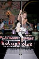 Annalynne mccord demonstrando dela Habilidades em uma stripper pólo gbk mtv filme prêmios presentear suites carmesim ópera los anjos, ca pode 30, 2008 foto