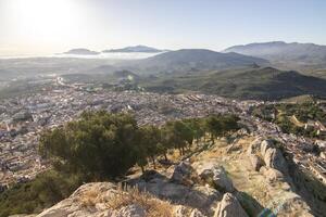 caminhos por aí santa catalina castelo dentro Jaén, Espanha. magnífico Visualizações às a topo do a santa catalina colina. foto