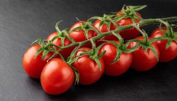 ai gerado uma grupo do tomates em uma Preto fundo foto