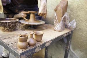 artesão de barro de oleiro foto