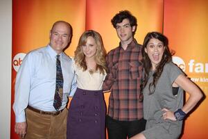 larry moleiro Meaghan Martin Ethan bicada e lindsey shaw do 10 coisas Eu ódio sobre você às a Disney abc televisão grupo verão pressione junket às a abc escritórios dentro burbank ca em pode 29 2009 foto