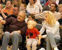 Sharon pedra filho ruão e amigos Harlem globetrotters jogos grampos Centro los anjos, ca fevereiro 20, 2006 foto