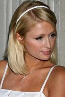 Paris Hilton A chegar às a fotógrafos galeria a Boa vida Exibir curadoria de Paris e nicky Hilton dentro los anjos, ca em Junho 27, 2008 foto