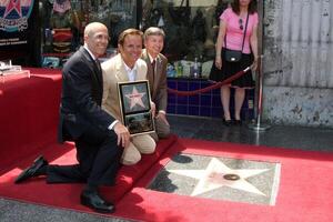 jeffrey Katzenberg, marca Burnett, e leron guloso às a marca queimado Estrela em a hollywood andar do fama cerimônia dentro hollywood, ca em Julho 8, 2009 foto