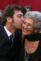 javier bardem, com mãe 80 Academia prêmios Oscars kodak teatro los anjos, ca fevereiro 24, 2008 foto