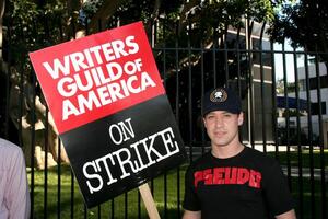 tr cavaleiro tela do ator guilda Apoio, suporte a escritoras guilda do América greve lado de fora nbcuniversal estúdios muitos lankershim blvd los anjos, ca novembro 13, 2007 foto