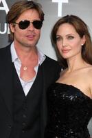 los angeles - jul 19 brad pitt angelina jolie chegar às a sal pré estreia às Grauman chinês teatro em 19 de julho, 2010 dentro los anjos, ca foto