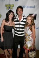 Jennifer sciole dan cortese e Emily osmento A chegar às a pré estreia do futebol mãe apresentado de senhoras casa Diário bogner entretenimento às a la cienega parque dentro beverly colinas ca Em setembro 20 2008 foto