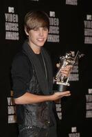 los angeles - set 12, justin Bieber chega às a 2010 mtv vídeo música prêmios às nokia - la viver em setembro 12, 2010 dentro los anjos, ca foto