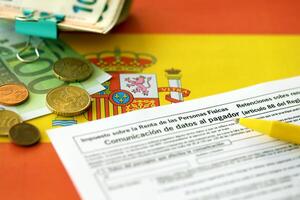 kyiv, ucrânia - 4 de maio de 2022 modelo 145 formulário de imposto espanhol dedicado ao imposto de renda pessoal irpf foto