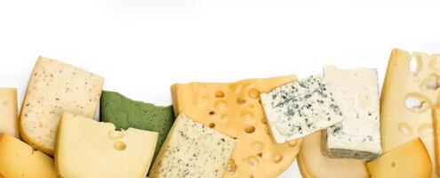 diferente tipos do queijos isolado em branco fundo. foto