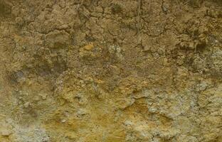 textura de uma parede de areia amarela e marrom sólida em uma pedreira arenosa foto