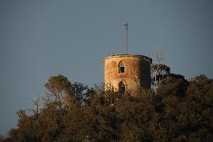 Marconi torre sobre sestri levante silêncio baía Visão a partir de a mar. Marconi empreendeu dele primeiro experimentos dentro sinal transmissão a partir de descongelar torre foto