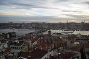 Istambul aéreo paisagem urbana às pôr do sol a partir de galata torre ponte e Sultanahmet foto