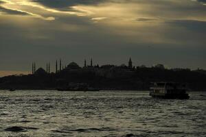 Istambul aéreo paisagem urbana às pôr do sol a partir de galata torre suleymaniye mesquita foto