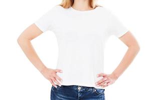 garota com camisa branca simulada isolada sobre fundo branco