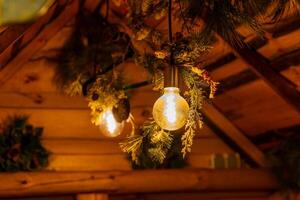 uma rústico de madeira cabana com uma brilhando luz lâmpada foto