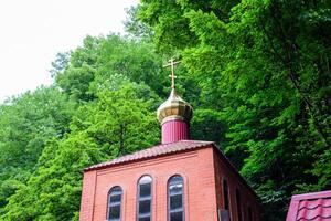 ortodoxo Igreja dentro a Vila do piedosos caneta. vistas do a Krasnodar território. foto