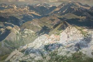 panorama dentro a Pirineus nacional parque foto