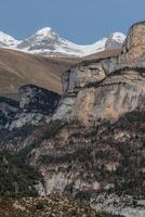 pináculos no vale do anisclo, parque nacional de ordesa, pirineus, huesca, aragão, espanha foto