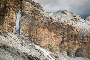 roland brecha, cirque de gavarnie dentro a Pirineus foto