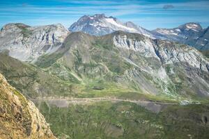 cirque de gavarnie, com a gavarnie cai Visão a partir de a passar do sarradetes, francês Pirineus foto