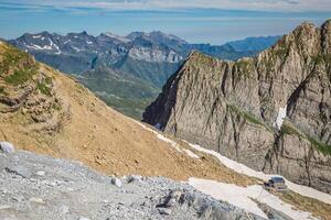 cirque de gavarnie, com a gavarnie cai Visão a partir de a passar do sarradetes, francês Pirineus foto