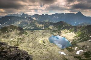 dolina pedaço estalar polonês vale do cinco polonês lagoas Zakopane, Polônia foto