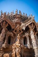 santuário do verdade de madeira têmpora dentro Pattaya Tailândia é uma gigantesco madeira construção localizado às a capa do Naklua Pattaya cidade. santuário do verdade têmpora. foto