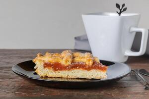 copo do café acompanhado de uma parte do macarrãofrola. foto