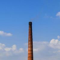 tijolo tijolo fábrica forno tubo. tubo forno foto