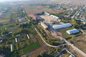 hangar para armazenamento do grão. uma plataforma para secagem e sinterização foto