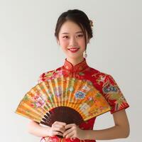 ai gerado lindo ásia menina dentro tradicional chinês traje com fã. foto