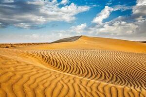 areia dunas dentro deserto foto
