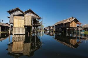 afetado casas, inle lagos, myanmar foto